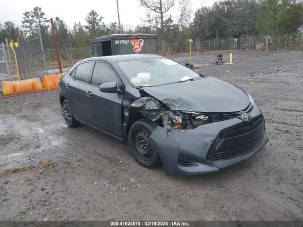 5YFBURHE3JP783369 2018 TOYOTA COROLLA - Image 1