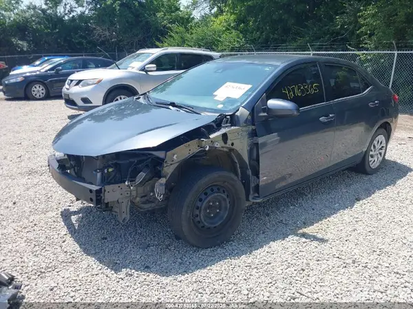 5YFBURHE3JP783985 2018 TOYOTA COROLLA - Image 2