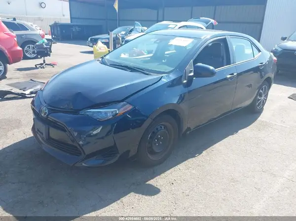 5YFBURHE3JP784490 2018 TOYOTA COROLLA - Image 2