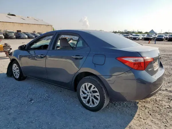 5YFBURHE3JP784778 2018 TOYOTA COROLLA - Image 2