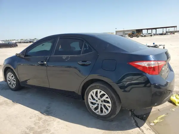 5YFBURHE3JP785512 2018 TOYOTA COROLLA - Image 2