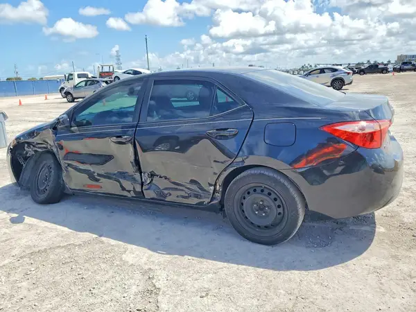 5YFBURHE3JP785705 2018 TOYOTA COROLLA - Image 2