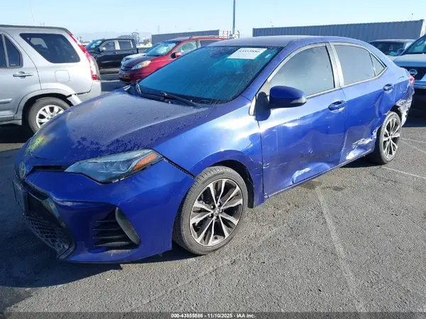 5YFBURHE3JP787874 2018 TOYOTA COROLLA - Image 2