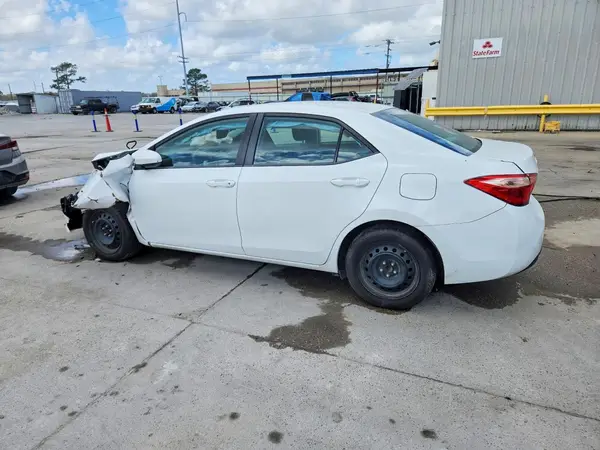 5YFBURHE3JP789981 2018 TOYOTA COROLLA - Image 2