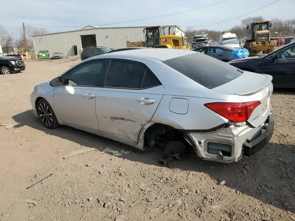 5YFBURHE3JP790189 2018 TOYOTA COROLLA - Image 2