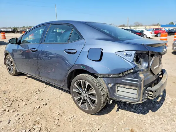 5YFBURHE3JP790628 2018 TOYOTA COROLLA - Image 2