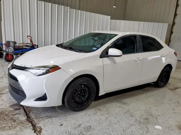 5YFBURHE3JP790726 2018 TOYOTA COROLLA - Image 1
