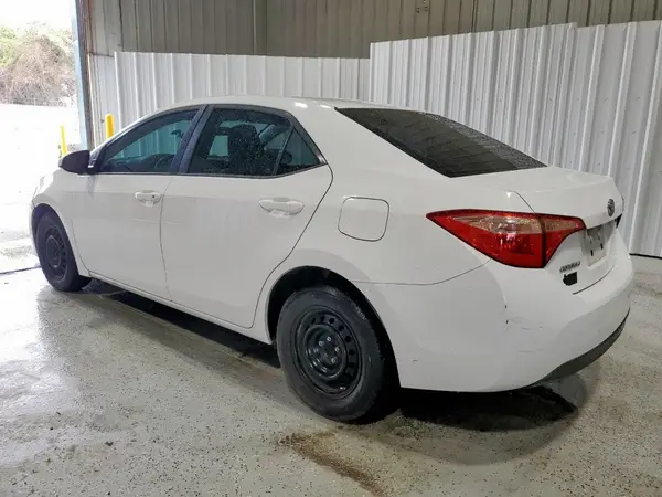 5YFBURHE3JP790726 2018 TOYOTA COROLLA - Image 2