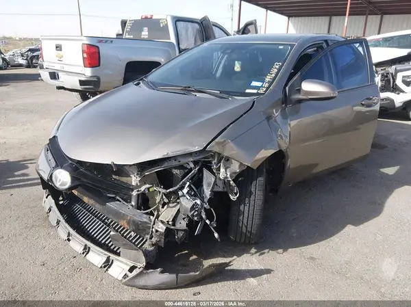 5YFBURHE3JP791164 2018 TOYOTA COROLLA - Image 2
