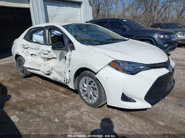 5YFBURHE3JP791942 2018 TOYOTA COROLLA - Image 1