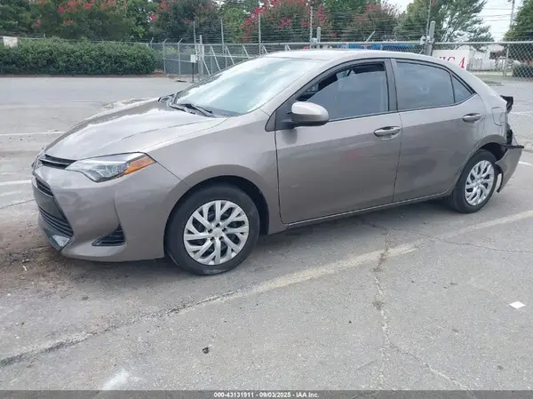 5YFBURHE3JP792041 2018 TOYOTA COROLLA - Image 2