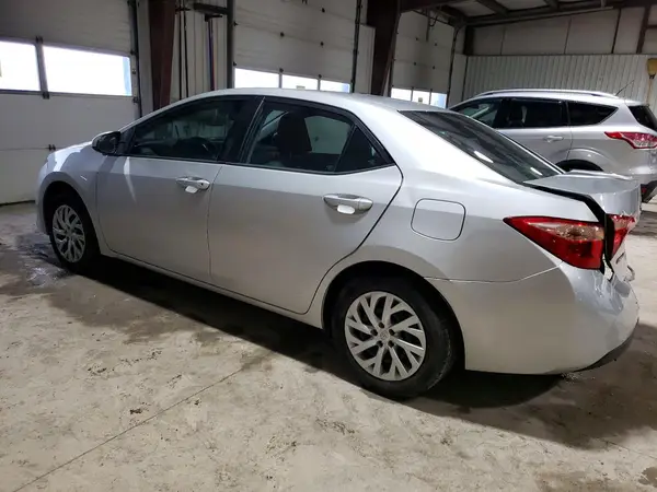 5YFBURHE3JP792959 2018 TOYOTA COROLLA - Image 2