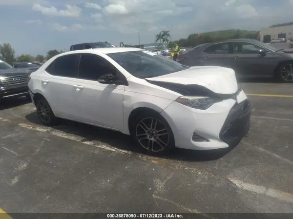 5YFBURHE3JP793061 2018 TOYOTA COROLLA - Image 1