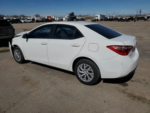 5YFBURHE3JP793707 2018 TOYOTA COROLLA - Image 2
