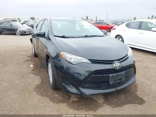 5YFBURHE3JP794243 2018 TOYOTA COROLLA - Image 1