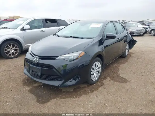 5YFBURHE3JP794243 2018 TOYOTA COROLLA - Image 2