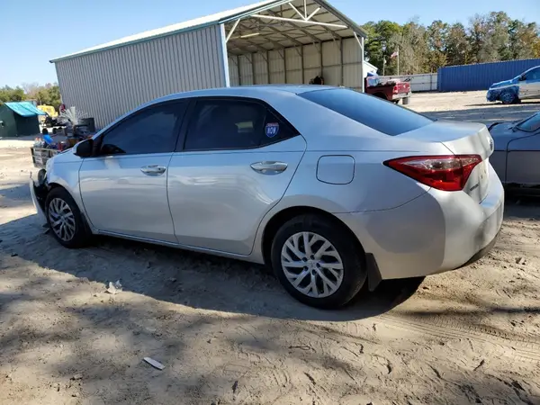 5YFBURHE3JP794453 2018 TOYOTA COROLLA - Image 2