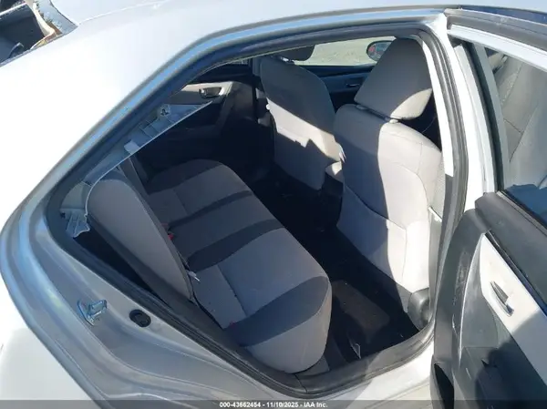 5YFBURHE3JP795473 2018 TOYOTA COROLLA - Image 8