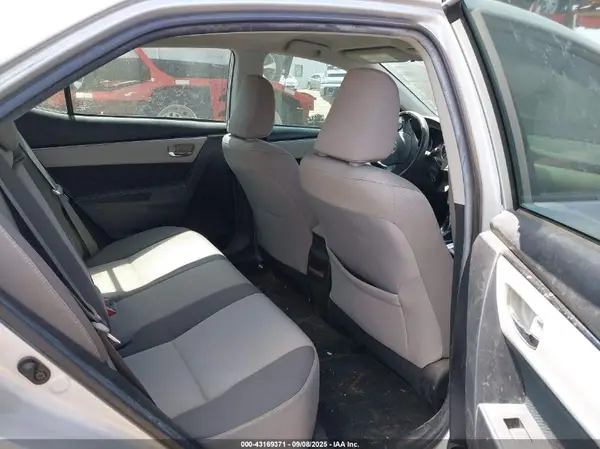 5YFBURHE3JP795554 2018 TOYOTA COROLLA - Image 8
