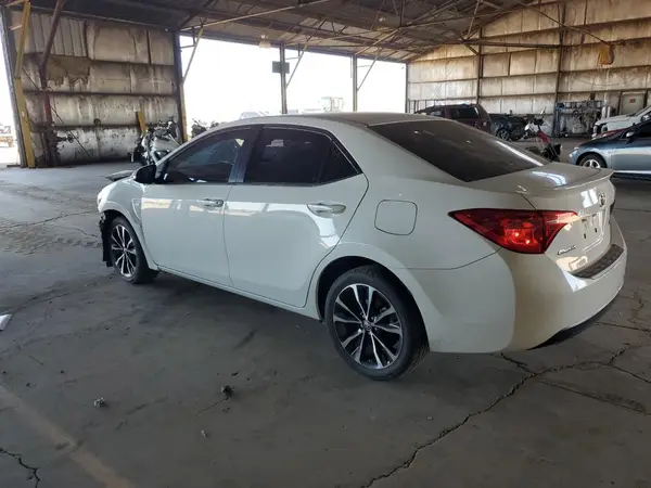 5YFBURHE3JP796994 2018 TOYOTA COROLLA - Image 2