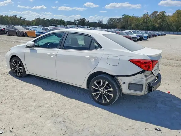 5YFBURHE3JP798955 2018 TOYOTA COROLLA - Image 2