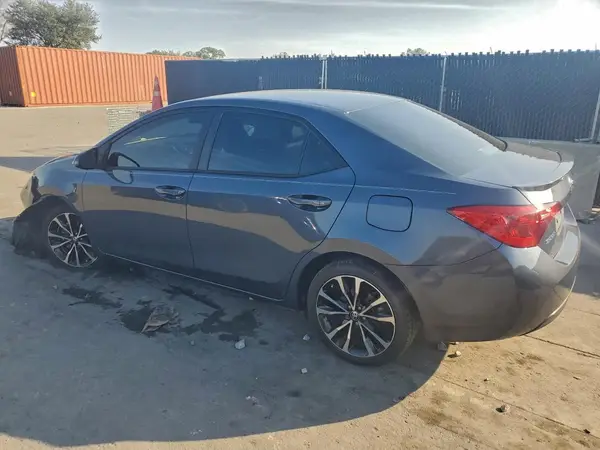 5YFBURHE3JP799572 2018 TOYOTA COROLLA - Image 2