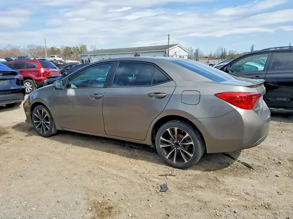 5YFBURHE3JP799975 2018 TOYOTA COROLLA - Image 2