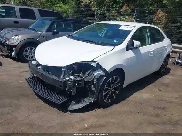 5YFBURHE3JP801403 2018 TOYOTA COROLLA - Image 2