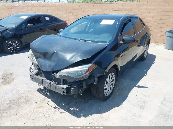 5YFBURHE3JP802812 2018 TOYOTA COROLLA - Image 2