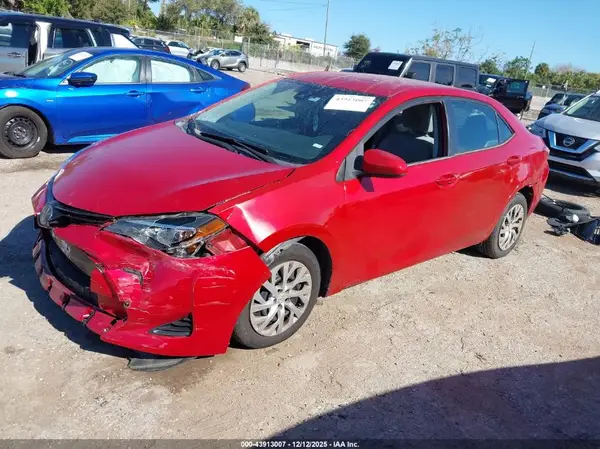 5YFBURHE3JP803118 2018 TOYOTA COROLLA - Image 2