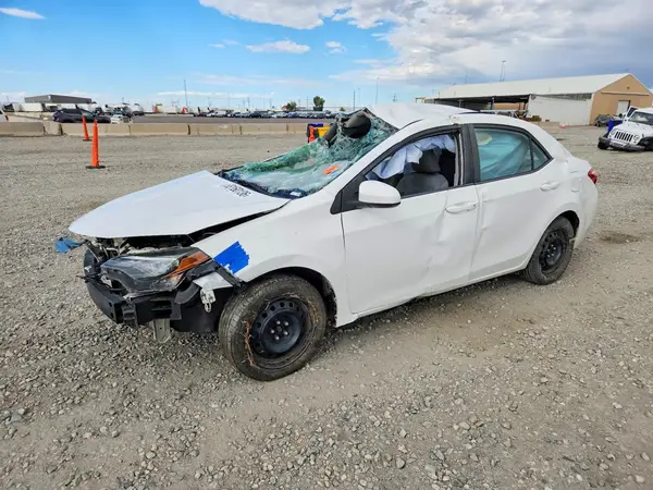 5YFBURHE3JP803247 2018 TOYOTA COROLLA - Image 1