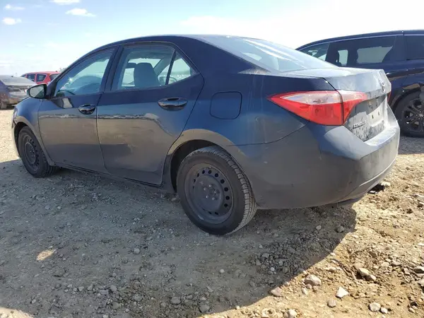 5YFBURHE3JP803586 2018 TOYOTA COROLLA - Image 2