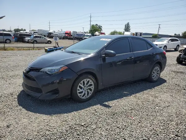 5YFBURHE3JP803605 2018 TOYOTA COROLLA - Image 1
