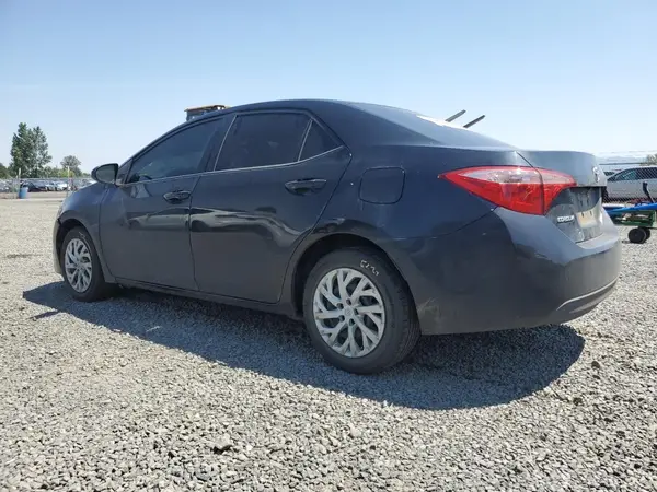 5YFBURHE3JP803605 2018 TOYOTA COROLLA - Image 2