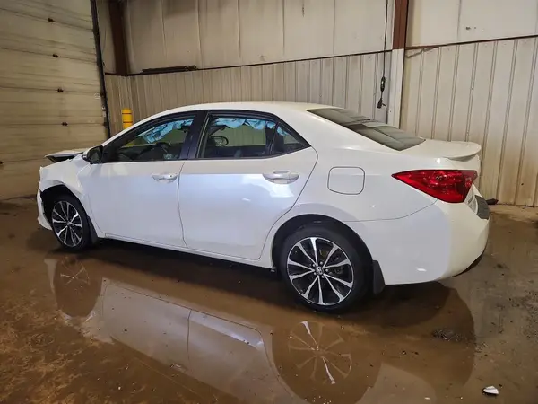 5YFBURHE3JP804608 2018 TOYOTA COROLLA - Image 2