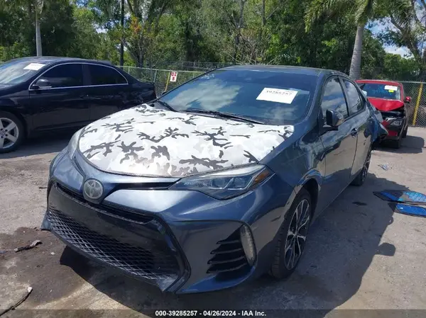 5YFBURHE3JP804821 2018 TOYOTA COROLLA - Image 2