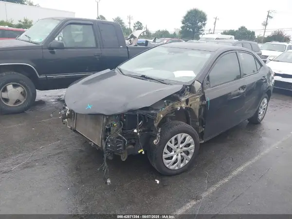 5YFBURHE3JP805743 2018 TOYOTA COROLLA - Image 2
