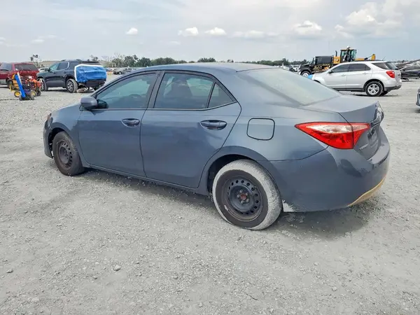 5YFBURHE3JP806021 2018 TOYOTA COROLLA - Image 2