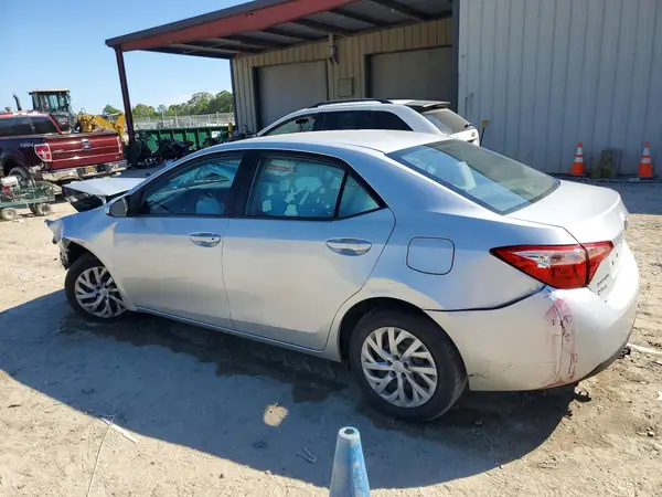 5YFBURHE3JP807914 2018 TOYOTA COROLLA - Image 2