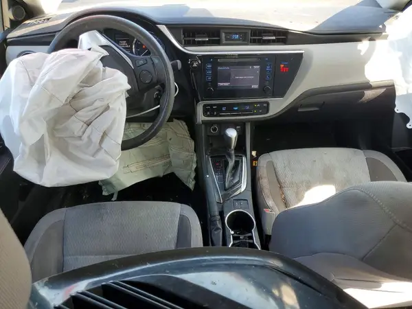 5YFBURHE3JP807914 2018 TOYOTA COROLLA - Image 8