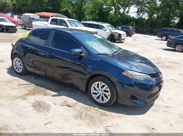 5YFBURHE3JP808397 2018 TOYOTA COROLLA - Image 1