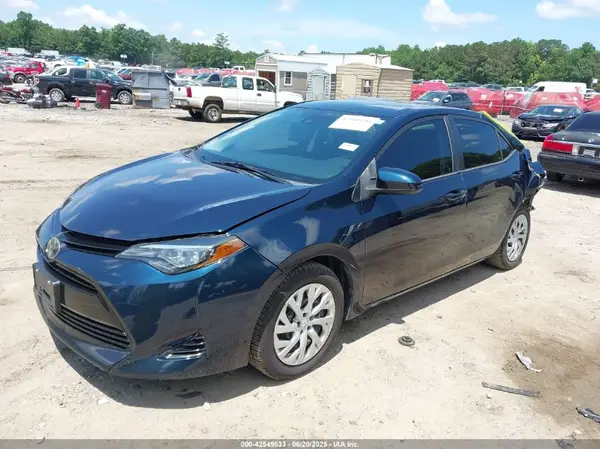 5YFBURHE3JP808397 2018 TOYOTA COROLLA - Image 2