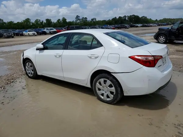 5YFBURHE3JP810229 2018 TOYOTA COROLLA - Image 2