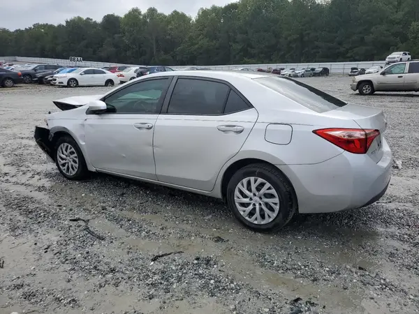 5YFBURHE3JP810666 2018 TOYOTA COROLLA - Image 2