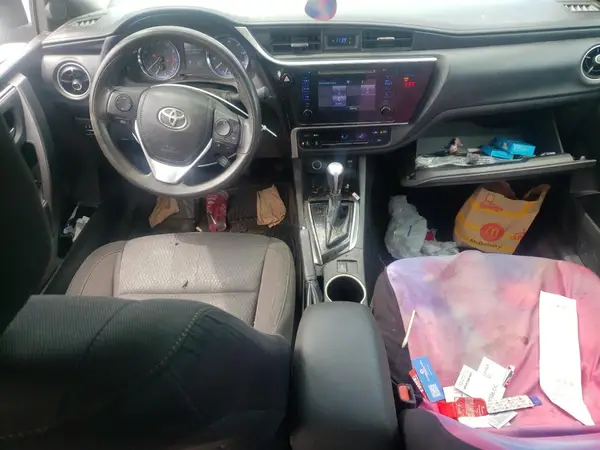 5YFBURHE3JP810893 2018 TOYOTA COROLLA - Image 8
