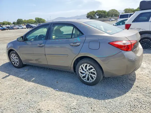 5YFBURHE3JP811736 2018 TOYOTA COROLLA - Image 2