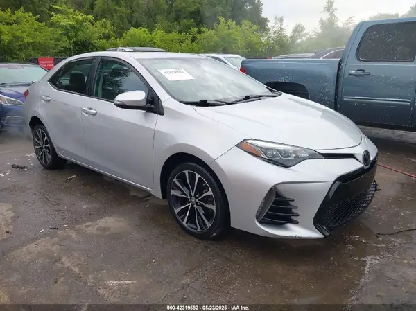 5YFBURHE3JP812692 2018 TOYOTA COROLLA - Image 1