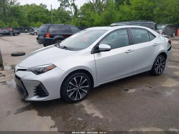 5YFBURHE3JP812692 2018 TOYOTA COROLLA - Image 2