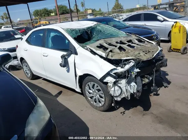 5YFBURHE3JP813051 2018 TOYOTA COROLLA - Image 1