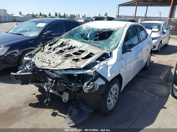 5YFBURHE3JP813051 2018 TOYOTA COROLLA - Image 2